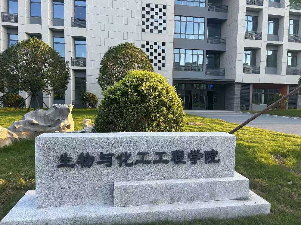 白朗县扬州职业大学体育场高杆灯项目